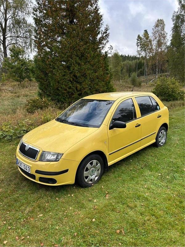 Gul Begagnad 2005 Skoda Fabia Halvkombi | 35 000 kr (Marknadspris) - Bild 1/4