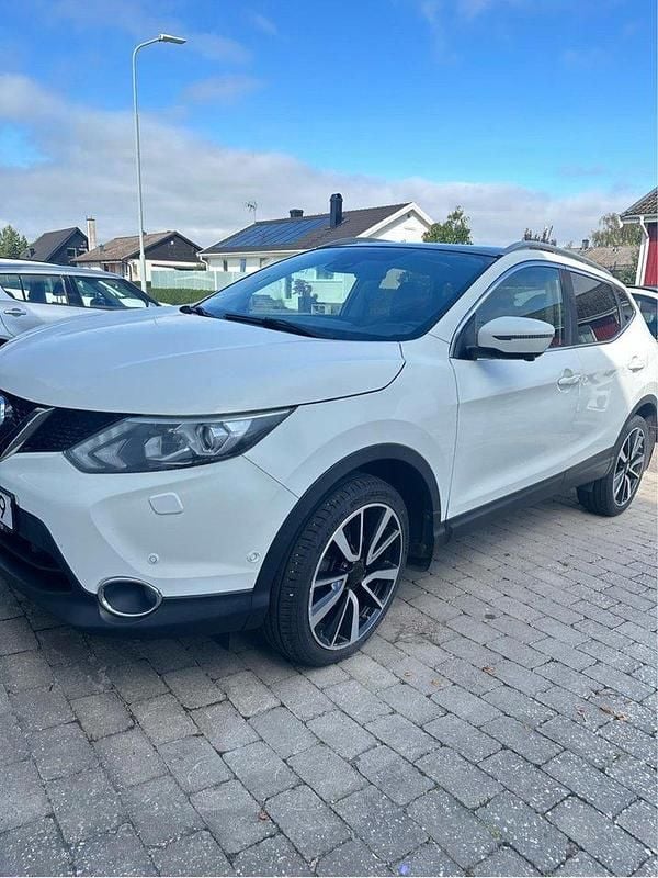 Vit Begagnad 2014 Nissan Qashqai 360º SUV | 86 000 kr (Bra pris) - Bild 1/4