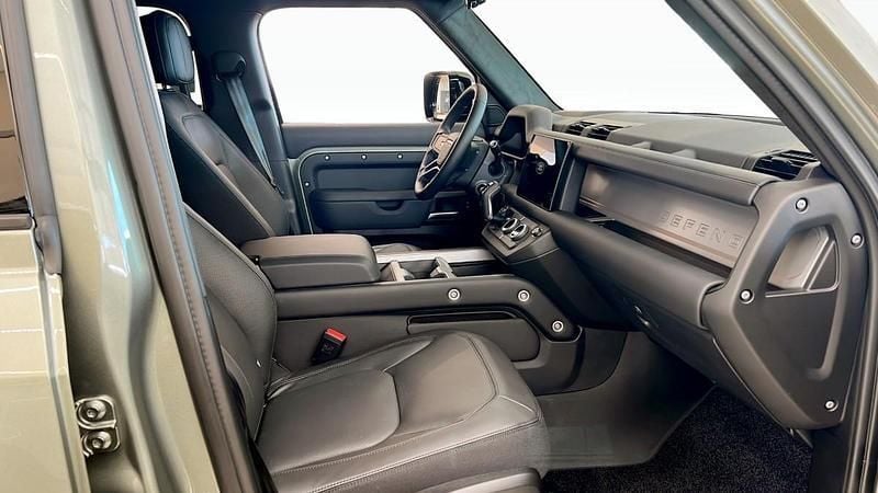 Begagnad Land Rover Defender 301 HK (221 kW) 2025 Grön (green) SUV