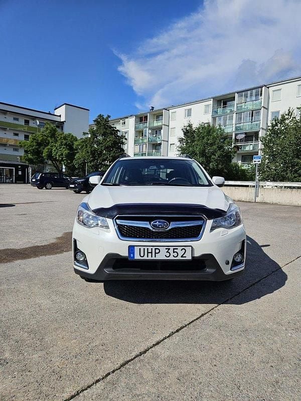 Vit Begagnad 2016 Subaru XV SUV | 169 900 kr (Marknadspris) - Bild 1/4