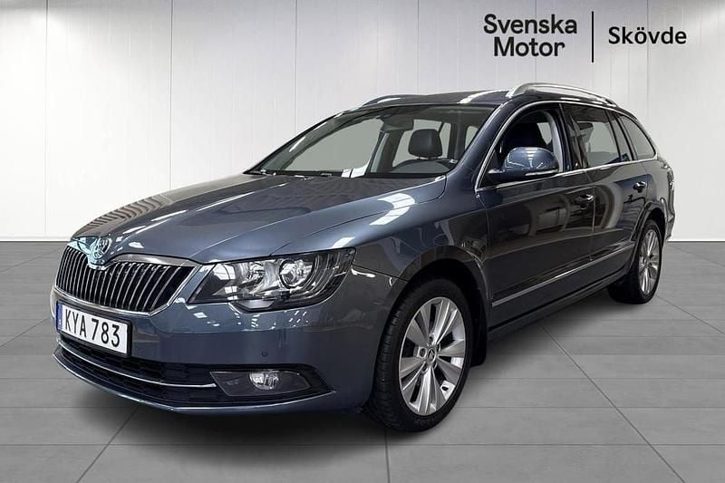 Grå Begagnad 2015 Skoda Superb Business Line Kombi | 132 200 kr (Bra pris) - Bild 1/4