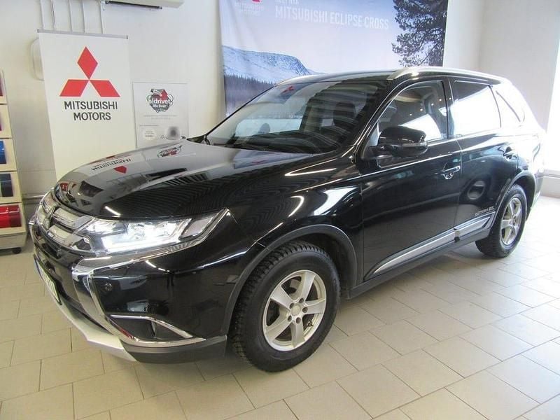 Begagnad Mitsubishi Outlander 150 HK (110 kW) 2017 Svart SUV