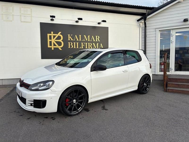 Vit Begagnad 2009 VW Golf VI GTI Halvkombi | 104 900 kr (Lite dyr) - Bild 1/4