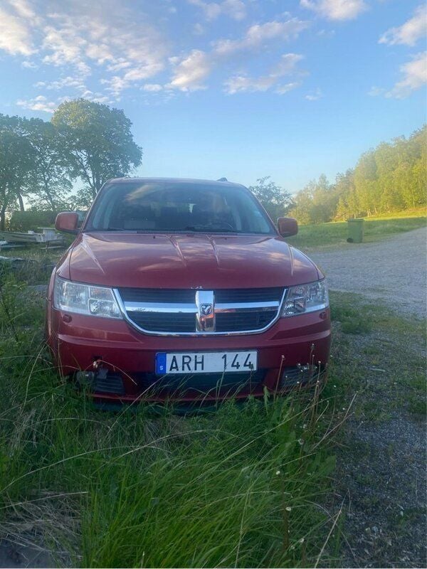 Röd Begagnad 2009 Dodge Journey SUV | 15 000 kr - Bild 1/4