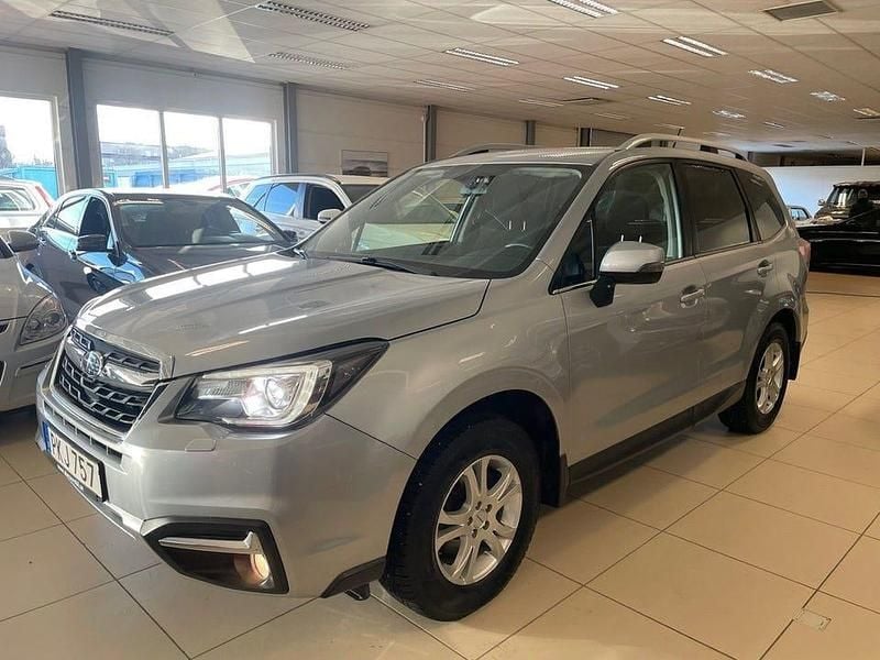Silver Begagnad 2017 Subaru Forester SUV | 212 500 kr (Bra pris) - Bild 1/4
