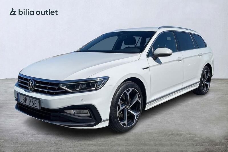 Vit Begagnad 2021 VW Passat R-line Kombi | 209 900 kr (Superpris) - Bild 1/4