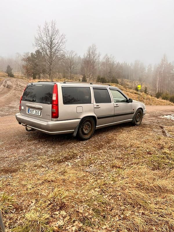 Begagnad Volvo V70 144 HK (105 kW) 1999 Silver Kombi