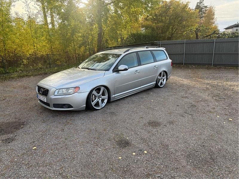 Grå Begagnad 2010 Volvo V70 Kombi | 47 000 kr (Lite dyr) - Bild 1/4