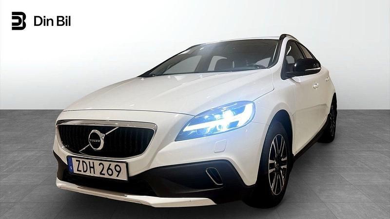 Vit Begagnad 2017 Volvo V40 CC Momentum Kombi | 184 900 kr (Marknadspris) - Bild 1/4