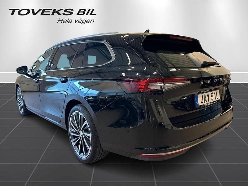 Begagnad Skoda Superb 2024 Svart Kombi