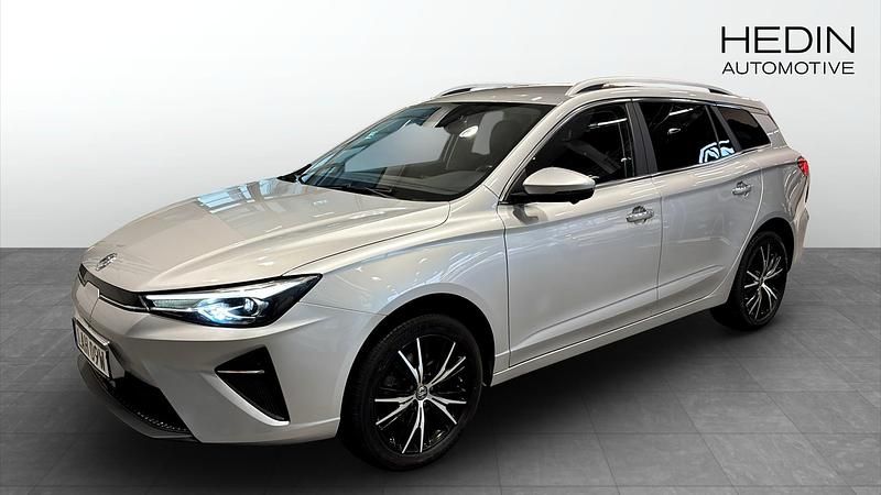 Grå (grey) Begagnad 2022 MG MG5 EV Luxury Kombi | 204 900 kr (Marknadspris) - Bild 1/4