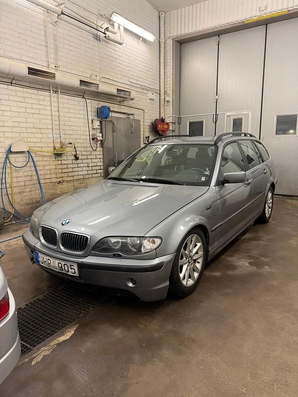 Begagnad 2004 BMW 320 Kombi | 25 000 kr (Marknadspris) - Bild 1/4