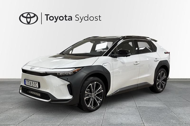 Begagnad Toyota bZ4X Executive 161 kW (219 HK) 2024 Vit SUV