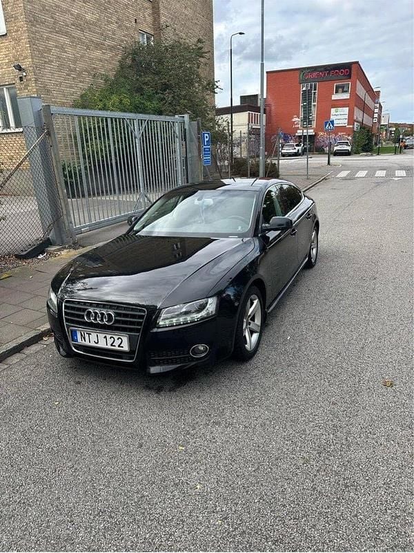 Svart Begagnad 2011 Audi A5 Sportback Comfort Halvkombi | 130 000 kr (Dyr) - Bild 1/4