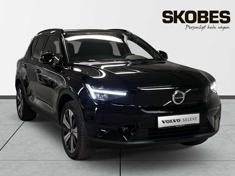 Svart Begagnad 2023 Volvo XC40 Core SUV | 369 500 kr - Bild 1/3