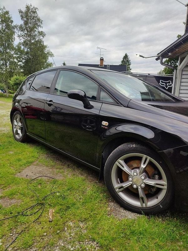 Svart Begagnad 2007 Seat Leon FR Halvkombi | 34 800 kr (Superpris) - Bild 1/4