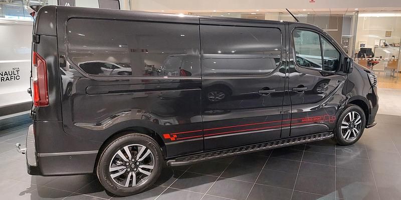 Ny Renault Trafic 2026 Svart Minibuss