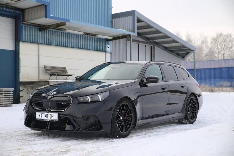 Begagnad BMW M5 728 HK (535 kW) 2025 Black sapphire metallic Kombi