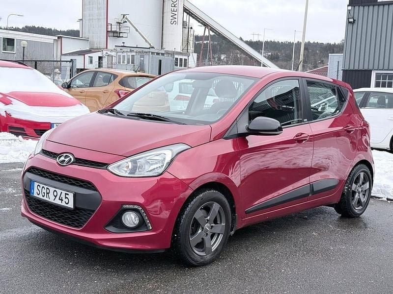 Begagnad Hyundai i10 67 HK (49 kW) 2015 Röd Halvkombi