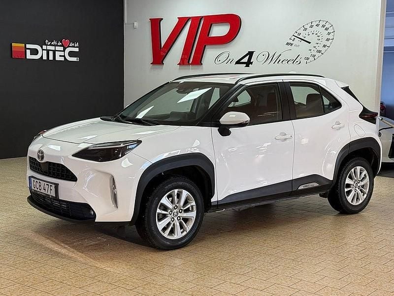Vit Begagnad 2023 Toyota Yaris Cross Active SUV | 228 800 kr (Bra pris) - Bild 1/4