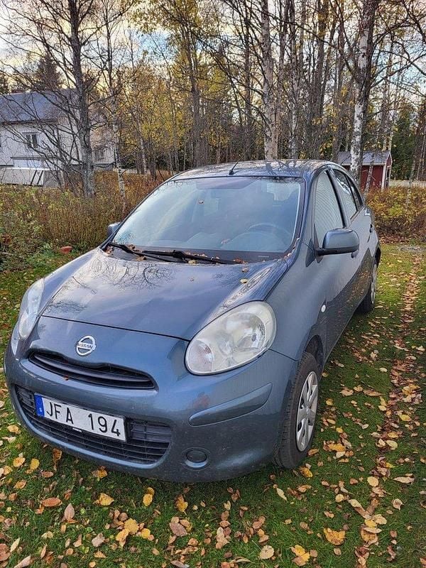 Grå Begagnad 2012 Nissan Micra Halvkombi | 35 000 kr (Marknadspris) - Bild 1/3