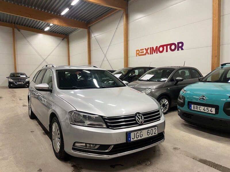 Silver Begagnad 2011 VW Passat Kombi | 74 900 kr (Marknadspris) - Bild 1/4