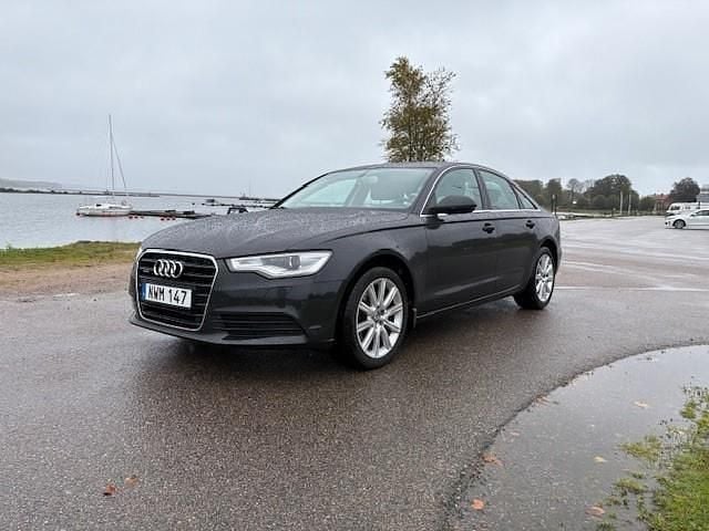 Grå Begagnad 2014 Audi A6 Proline Sedan | 105 000 kr (Marknadspris) - Bild 1/4
