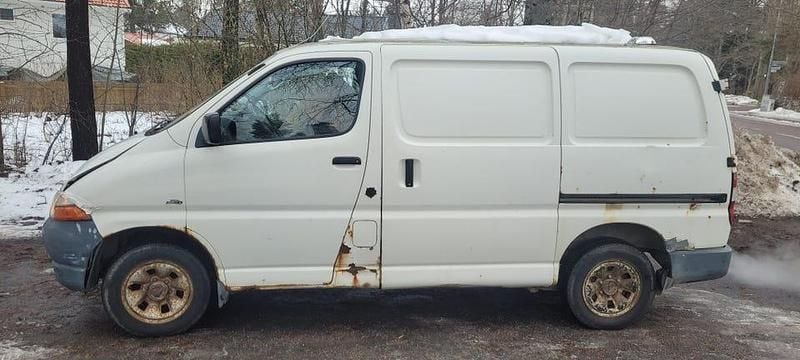Begagnad 2004 Toyota HiAce Van | 31 000 kr - Bild 1/4