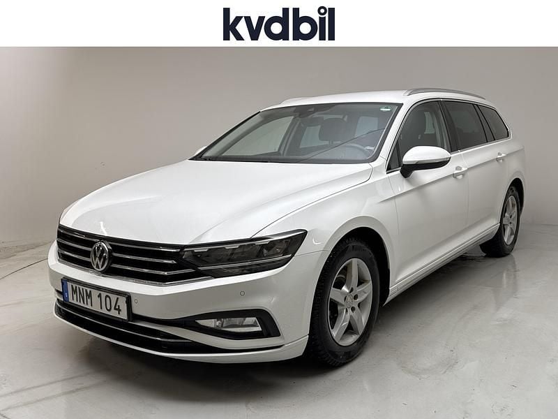Vit Begagnad 2020 VW Passat | 204 000 kr (Marknadspris) - Bild 1/3