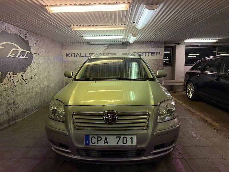 Begagnad Toyota Avensis 163 HK (119 kW) 2006 Grön Kombi