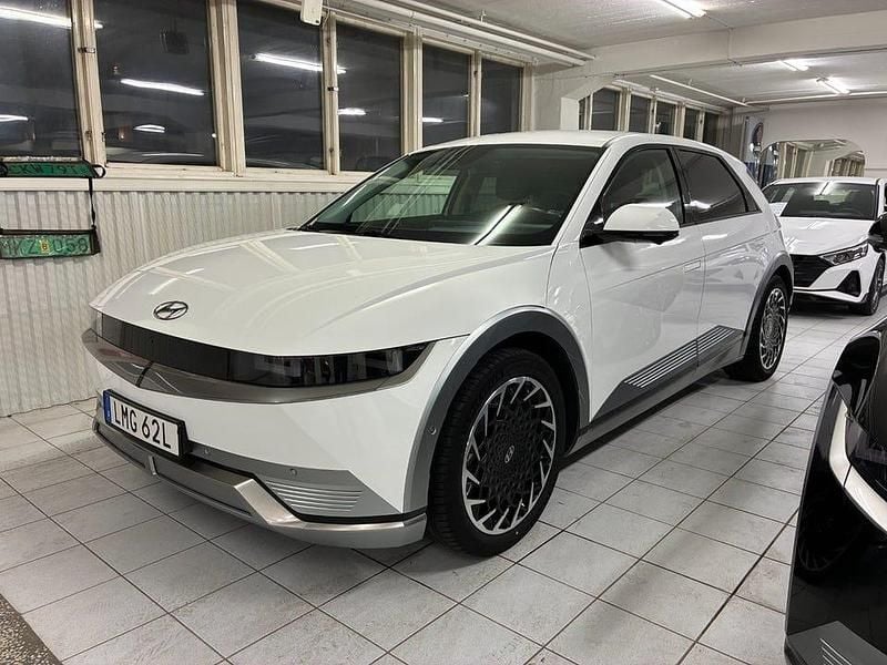Vit Begagnad 2021 Hyundai Ioniq Advanced Halvkombi | 310 000 kr - Bild 1/4