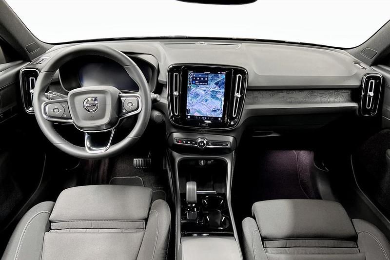 Begagnad Volvo XC40 Single Motor 175 kW (238 HK) 2023 Svart SUV