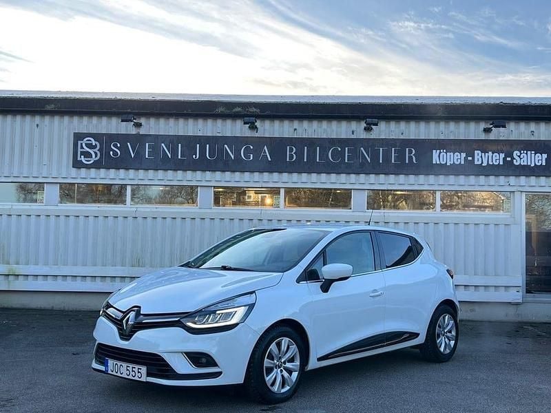 Vit Begagnad 2018 Renault Clio IV Halvkombi | 79 900 kr (Marknadspris) - Bild 1/4