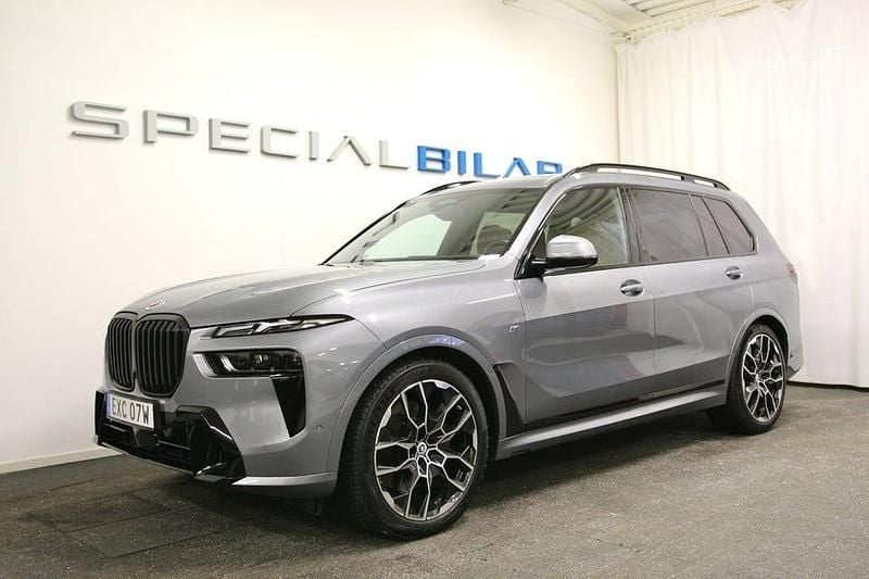 Skyscraper grey metallic Begagnad 2023 BMW X7 Exclusive SUV | 949 000 kr (Marknadspris) - Bild 1/4