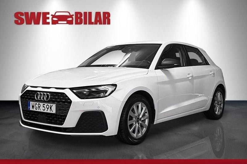Vit Begagnad 2022 Audi A1 Sportback Proline Halvkombi | 214 900 kr (Marknadspris) - Bild 1/4