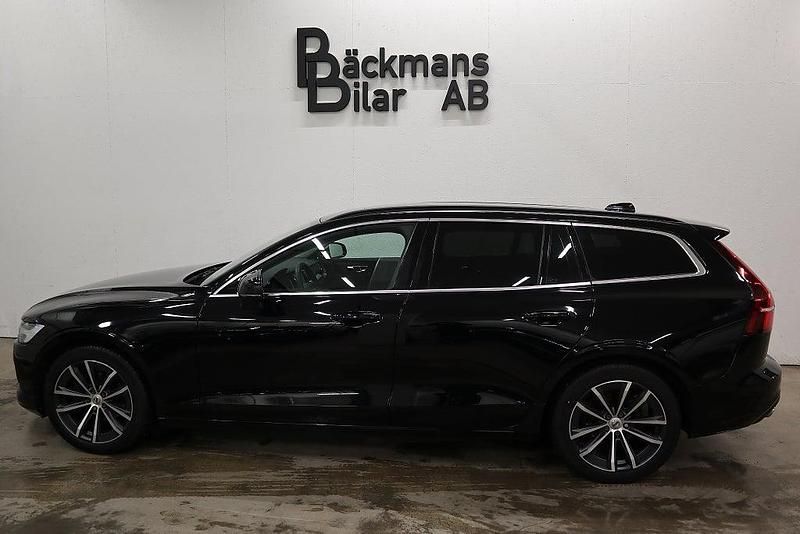 Svart Begagnad 2021 Volvo V60 Momentum Kombi | 239 000 kr (Marknadspris) - Bild 1/4