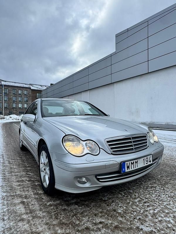 Begagnad Mercedes C180 143 HK (105 kW) 2005