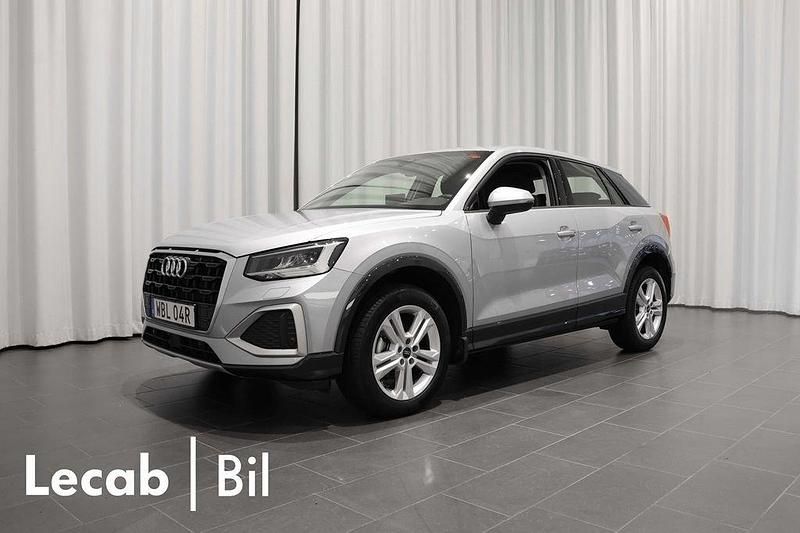 Florettsilver metallic Begagnad 2024 Audi Q2 Advanced Plus SUV | 289 500 kr (Marknadspris) - Bild 1/4