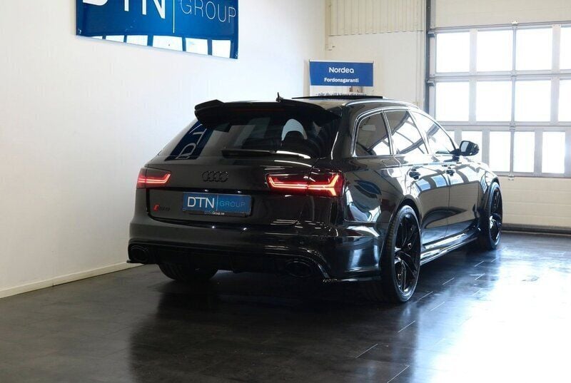 Begagnad Audi RS6 Performance 606 HK (445 kW) 2017 Black panther metallic Kombi