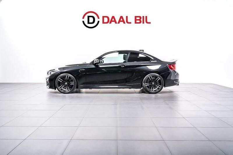 Svart Begagnad 2017 BMW M2 Shadowline Sportkupé | 449 700 kr (Lite dyr) - Bild 1/4