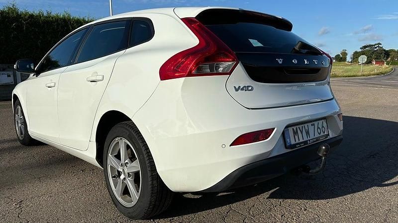 Begagnad Volvo V40 122 HK (89 kW) 2017 Vit Kombi