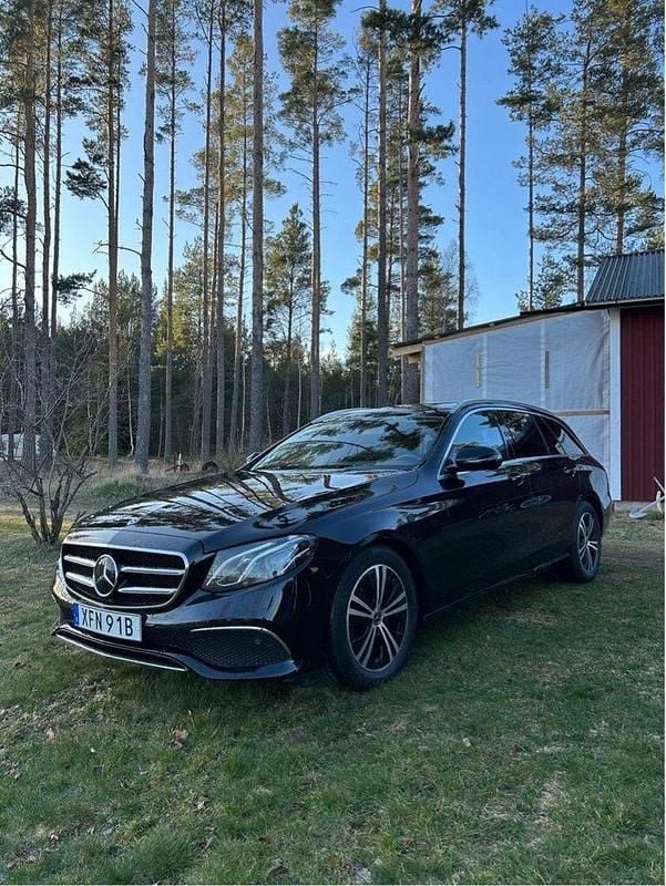 Svart Begagnad 2020 Mercedes E200 Avantgarde Kombi | 250 000 kr (Bra pris) - Bild 1/4