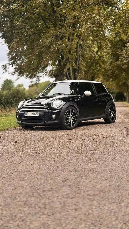 Svart Begagnad 2012 Mini Cooper D Halvkombi | 65 000 kr (Marknadspris) - Bild 1/4
