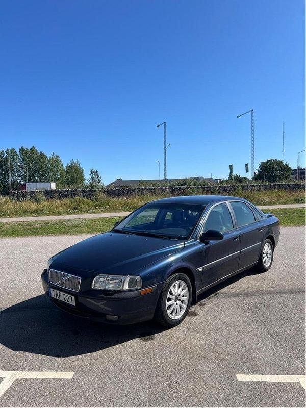 Blå Begagnad 2002 Volvo S80 Sedan | 15 000 kr (Marknadspris) - Bild 1/4