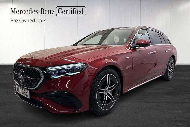 Röd Begagnad 2025 Mercedes E300 AMG Kombi | 749 900 kr - Bild 1/4