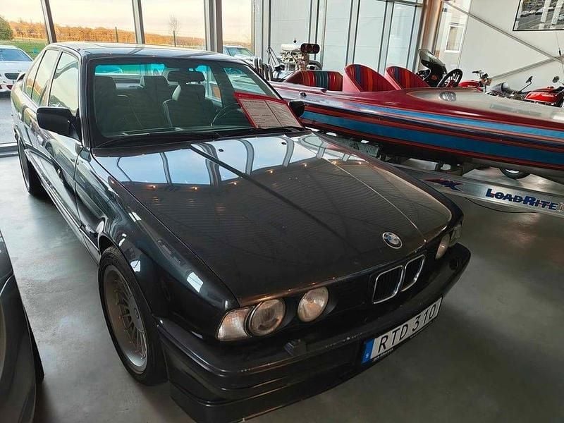 Svart Begagnad 1991 Alpina B10 Sedan | 449 000 kr - Bild 1/4