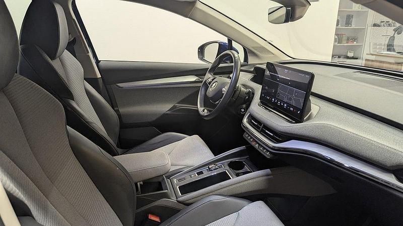 Blå (energy blue) Begagnad 2022 Skoda Enyaq iV SUV | 299 900 kr (Bra pris) - Bild 1/4