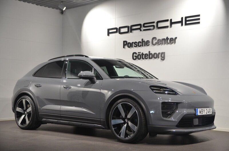 Grå (grey) Ny 2025 Porsche Macan SUV | 1 253 700 kr (Lite dyr) - Bild 1/4