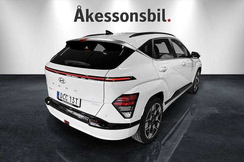 Begagnad Hyundai Kona Advanced 160 kW (218 HK) 2023 Vit SUV