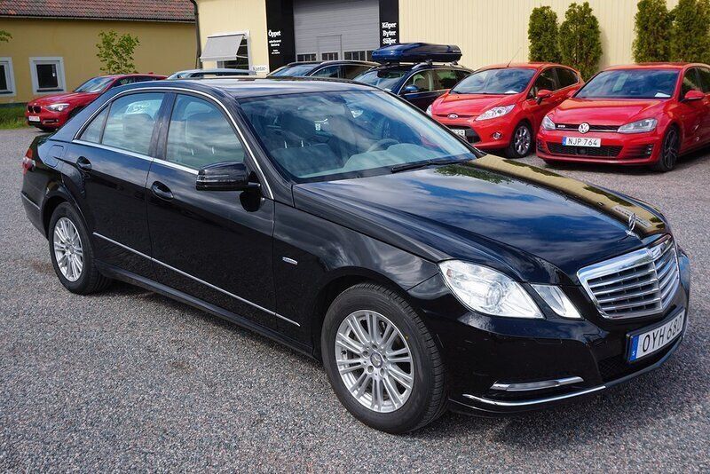 Svart Begagnad 2011 Mercedes E200 Sedan | 89 900 kr (Marknadspris) - Bild 1/4